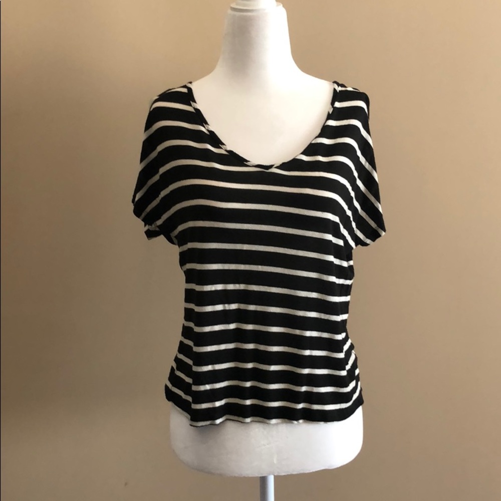 Cute bland and white striped tee